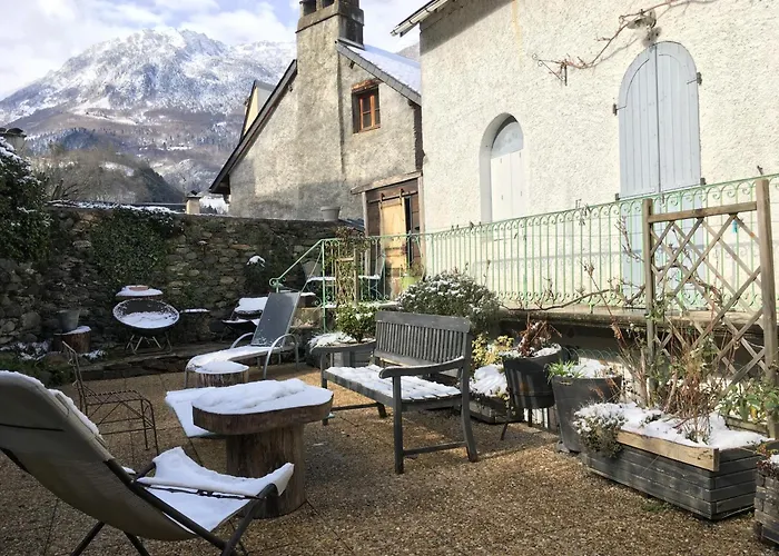 בית אירוח Les Remparts לוז-סן-סובר