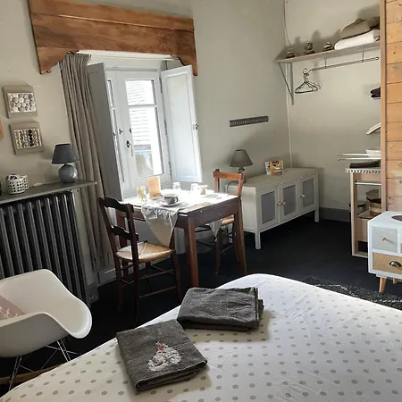 Les Remparts Homestay